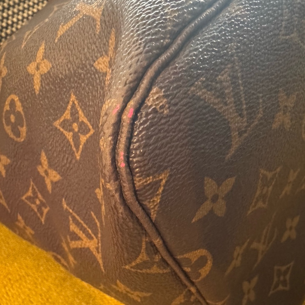 Louis Vuitton Monogram Neverfull GM Tote Bag - Picture 9 of 16